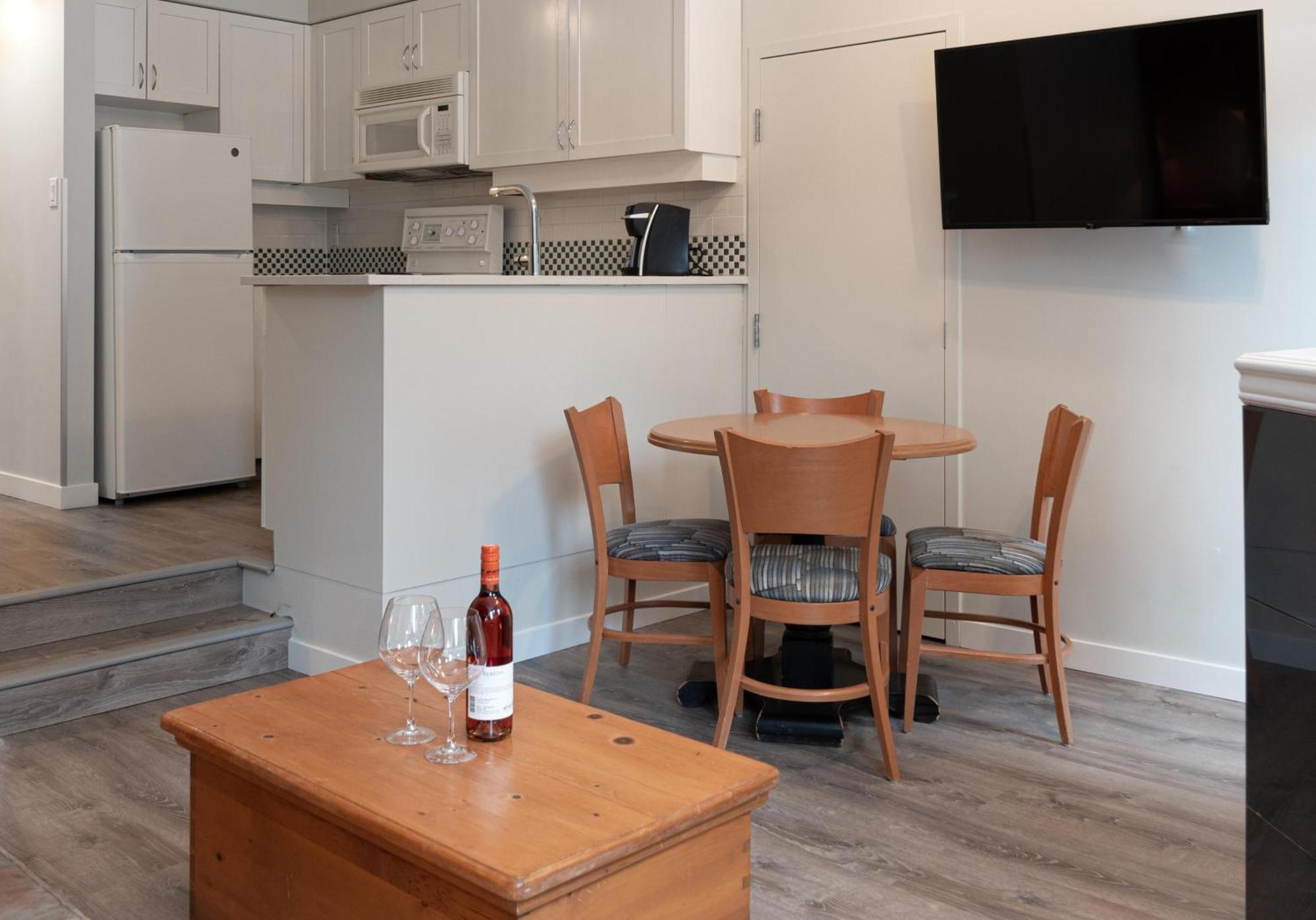 Alpenglow Lodge Family Studio With Murphy Bed By Mva Whistler Luaran gambar