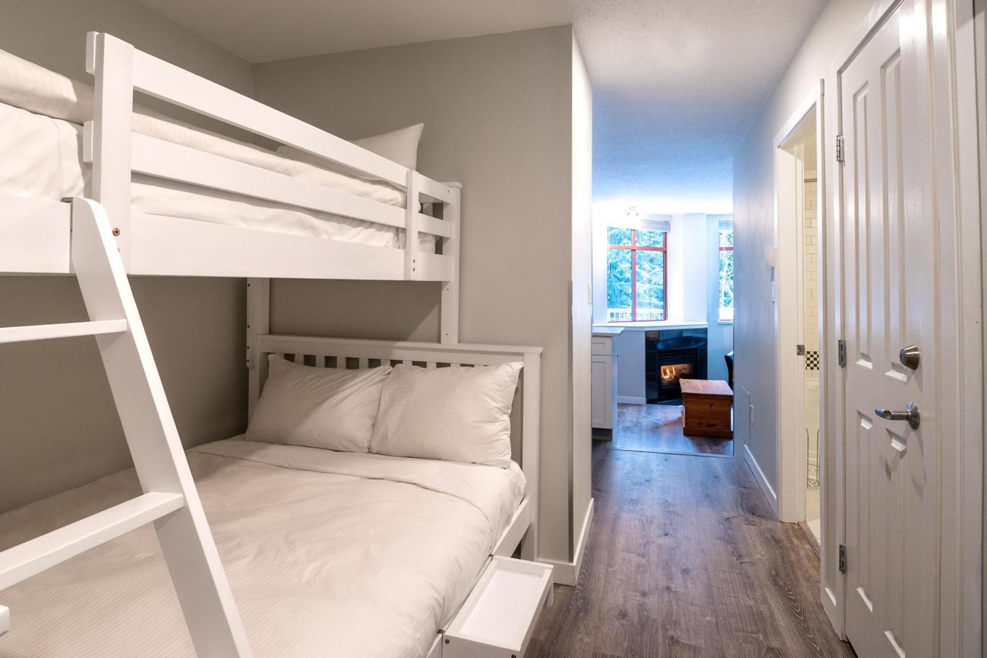 Alpenglow Lodge Family Studio With Murphy Bed By Mva Whistler Luaran gambar